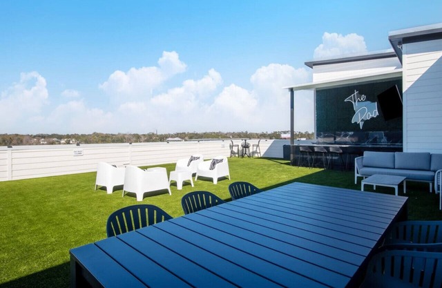 Stunning 2700 sq ft Penthouse with private 3,000 sq ft terrace and bar