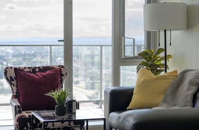 Stunning 34th Floor Views, PRIME Location, FREE Banff Pass, Parking, Wine!