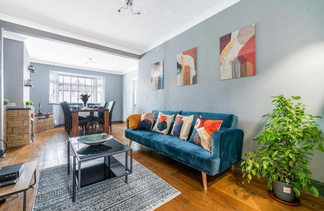 Stunning 3BR House w Garden & Parking in Richmond