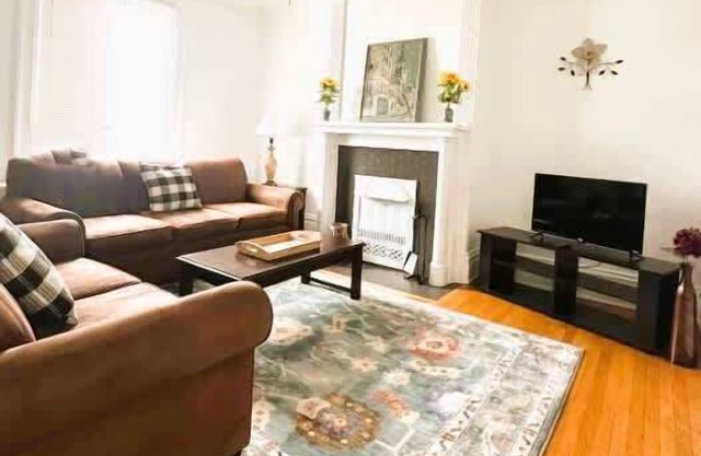 Stunning 3BR-Private Entrance-Renovated-Near City