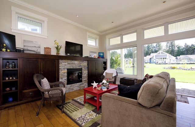 Stunning 4 Bedroom Cottage by the Beach