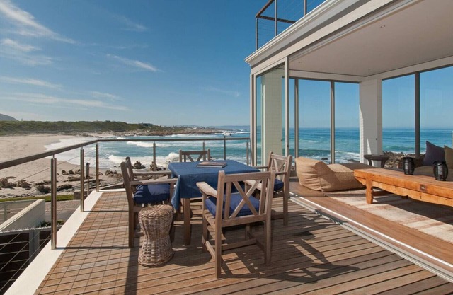Stunning 4 bedrooms ensuite on the beach
