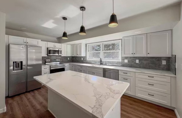 Stunning 5 Bed/4 Bath Townhouse