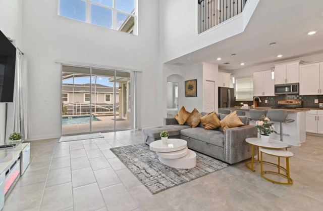 Stunning 5 Bed Pool Home with Private Pool-1183KBS