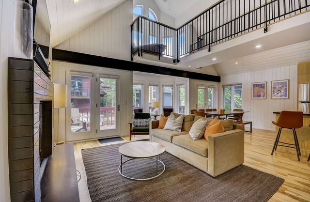 Stunning 5 Bedroom Old Town home - Sleeps 14