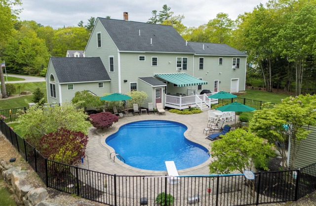 Stunning 5BR home w/pool, beautiful yard, near beach, sleeps 8–16 comfortably