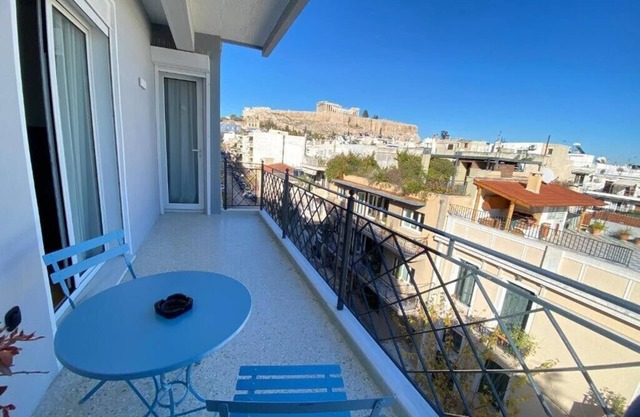 Stunning and Ideal 2BR Suite with Acropolis View