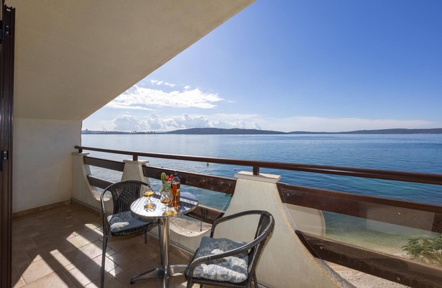 Stunning apartment in Kastel Kambelovac