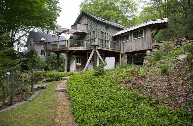 Stunning Artisan Waterfall Escape [Walk to Downtown]