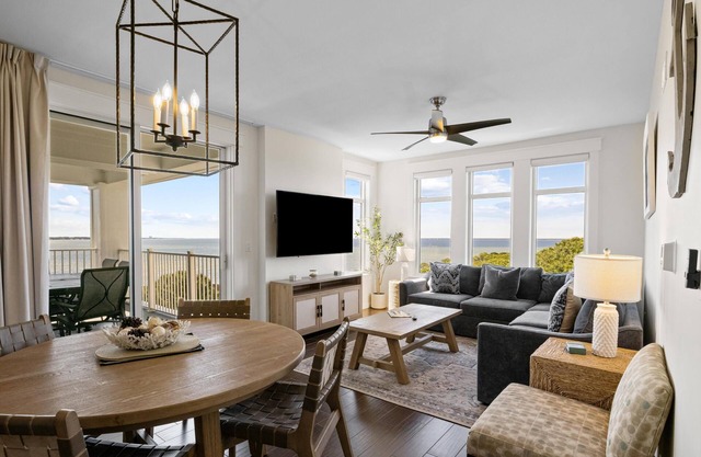 Stunning Bay Views: 3 Bedroom 3 Bathroom Oasis in Elation with Three King beds and Sleeper Sofa at Sandestin Golf and Beach Resort!