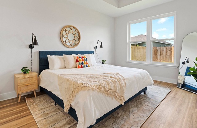 Stunning Beach Cottage, Minutes to Beach and Parks