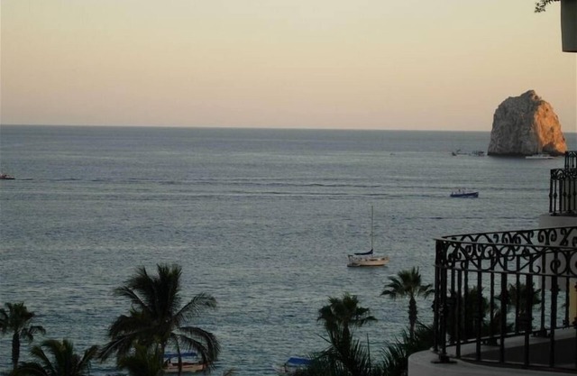 Stunning Beach Villa *7th Floor Ocean View *First Class Service *Free WiFi *Pool