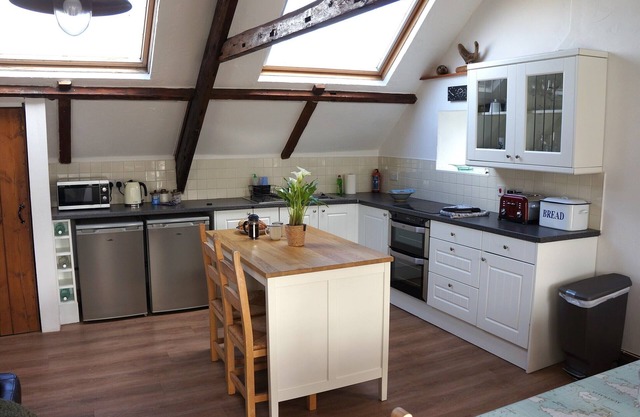 Stunning Beachside House close to fabulous pubs and restaurants.