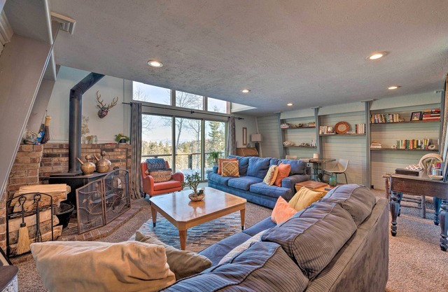 Stunning Cabin Retreat < 16 Mi to Park City!