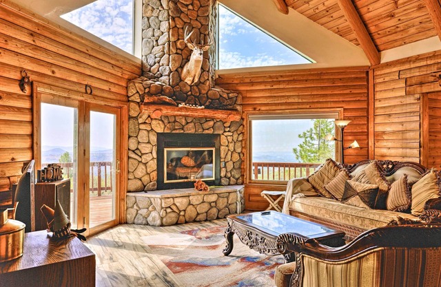 Stunning Cabin with Great Views and blissful sunsets!