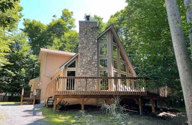 Stunning chalet in Big Bass Lake - Pocono Mountains