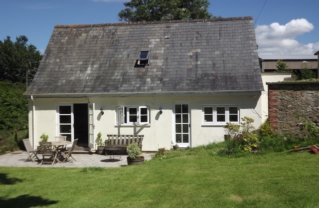 Stunning cottage in beautiful North Dorset near Gillingham with large garden