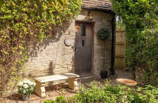 Stunning cottage in the beautiful Cotswold village of Biddestone