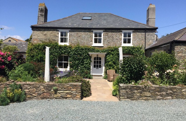 Stunning Country House, heated pool, hot tub, close to beach near Salcombe