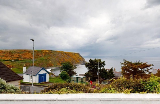 Stunning double storey home with sea views and sleeps 7