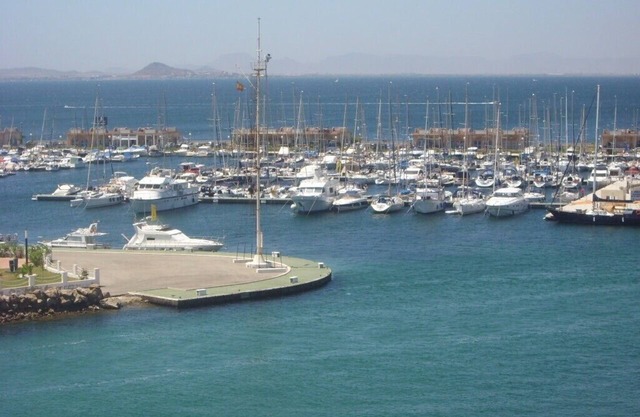 Stunning views . Free WiFi. 2 bed, 2 bath, Air-con, pool, beach 1 min walk