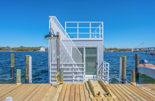 Stunning Floating House w/Pool Access
