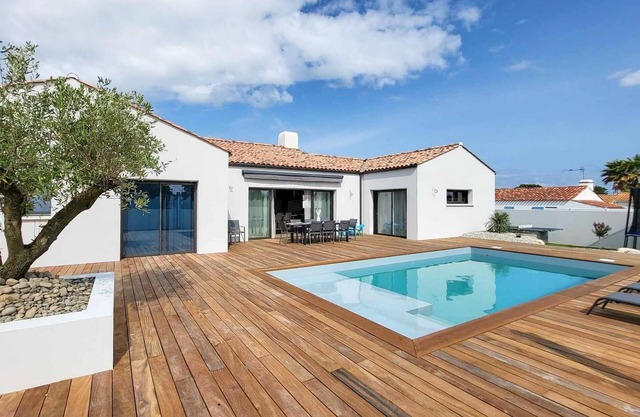 Stunning home in Barbâtre