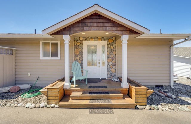 Stunning Home in Coupeville w/Deck + Beach Access