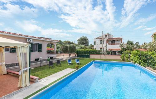 Stunning Home In Castel Volturno