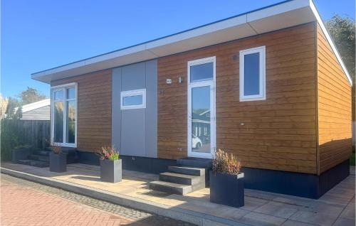 Stunning Home In Scherpenisse With Wifi