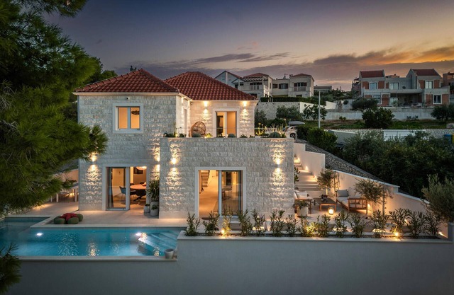 Stunning home in Splitska