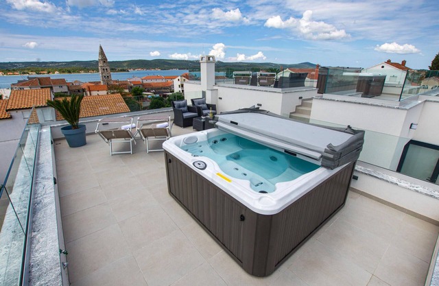 Stunning home in Turanj with sauna