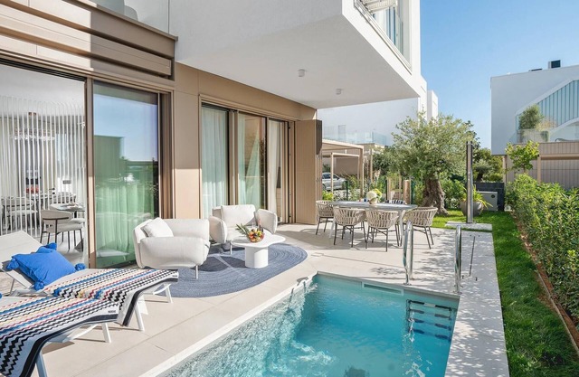 Stunning home in Turanj
