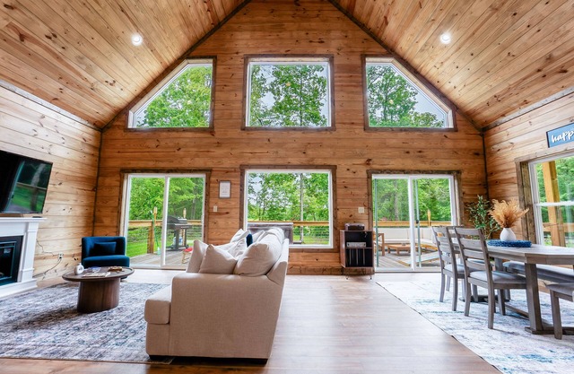 Stunning Home Near Nolin Lake: Hot Tub + Fire Pit!