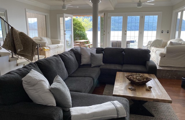 Stunning Lake Front House with Private Beach