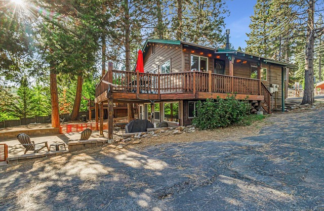 Stunning Lake Views at Lake Almanor Cabins 6 & 7
