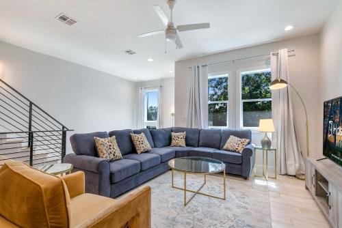 Stunning Living Near City Attractions