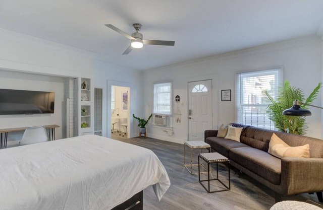 Stunning Memphis` Neighborhood-Guest House Retreat