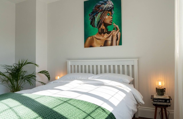 Stunning new 2 bedroom home with free parking