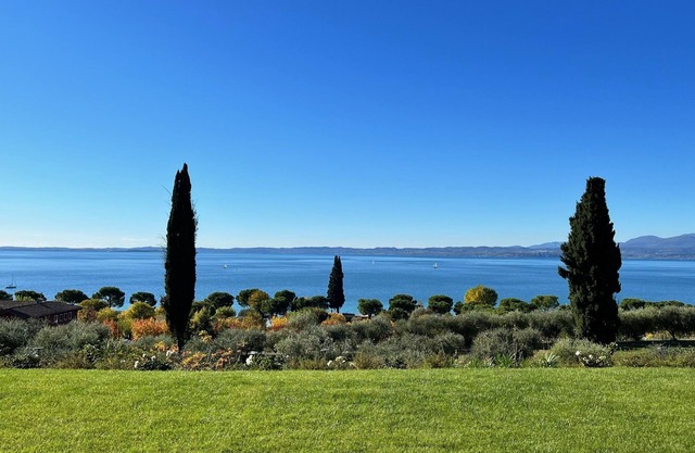 Stunning new villa with beautiful lake view