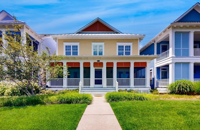 Stunning Peninsula getaway with pools, hot tubs, sports courts, & on-site golf