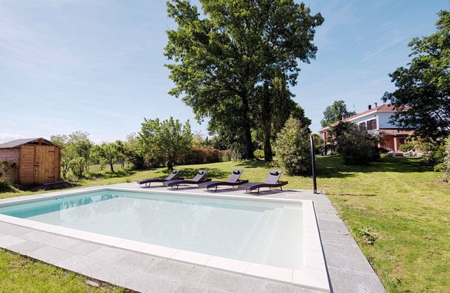 Stunning private villa for 9 people with A/C, WIFI, private pool, TV, patio and pets allowed