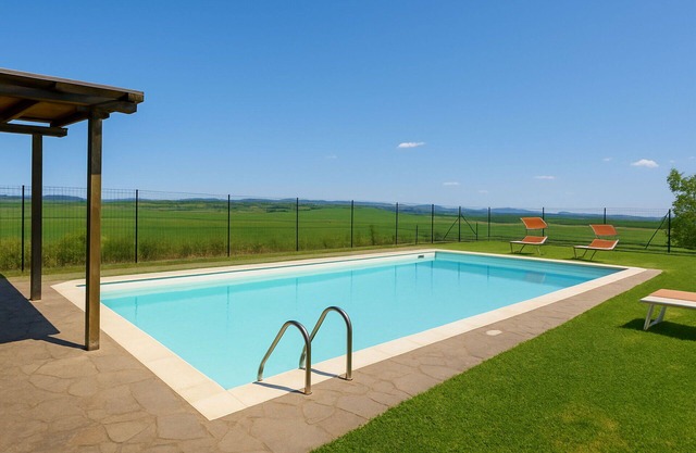 Stunning private villa with private pool, WIFI, TV, veranda and panoramic view, close to Siena