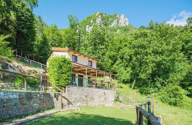 Stunning private villa for 4 guests with WIFI, TV, terrace and pets allowed