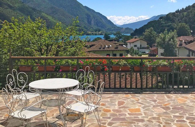 Stunning private villa for 11 guests with WIFI, TV, terrace and pets allowed