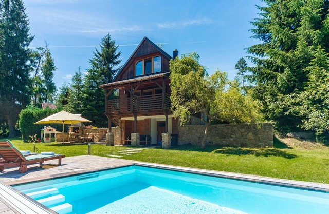 Stunning private villa with private pool, WIFI, TV, terrace, pets allowed, panoramic view, parking