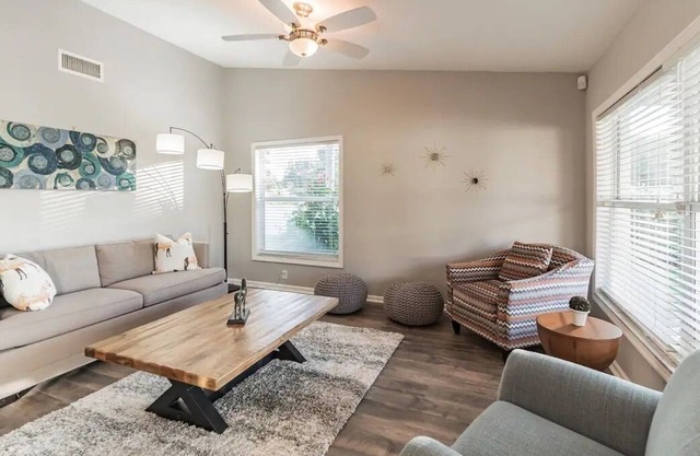Stunning Private Retreat in Wellington with Pool!