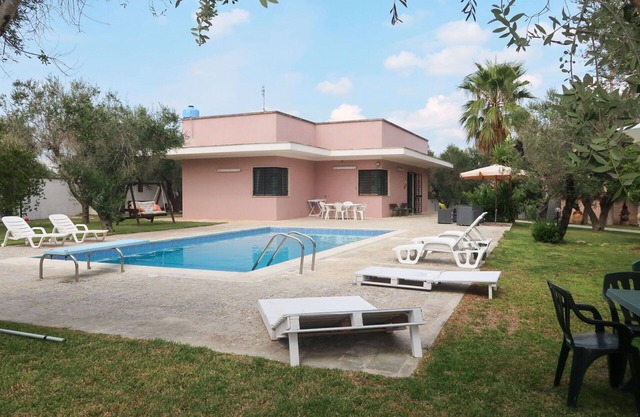 Stunning private villa for 6 people with WIFI, private pool, A/C, TV, terrace and pets allowed