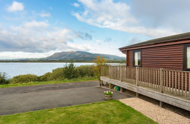 Stunning private villa for 4 people with WIFI, TV, balcony, pets allowed and parking