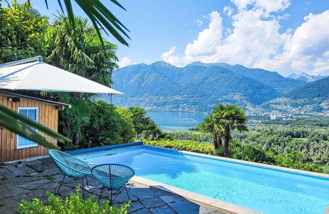 Stunning private villa with private pool, WIFI, TV, patio, pets allowed and panoramic view